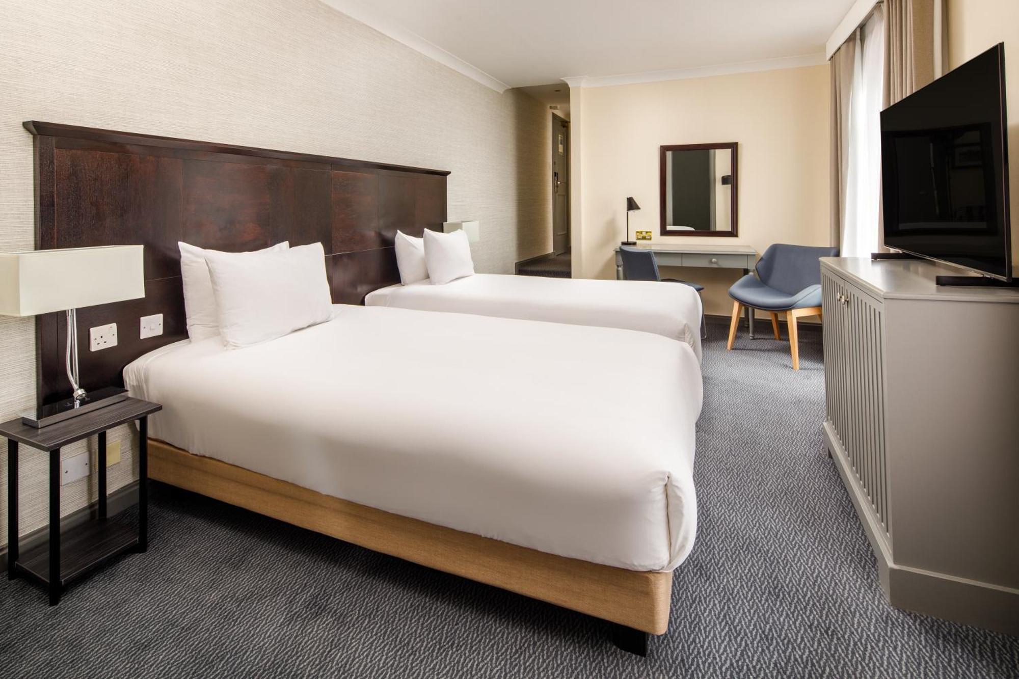 Sunday London Staines-Upon-Thames Heathrow T5 Hotel Exterior foto